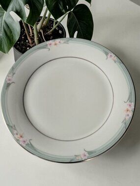 ROYAL DOULTON VOGUE SOPHISTICATION TC1157 Salad PLATE 8" England